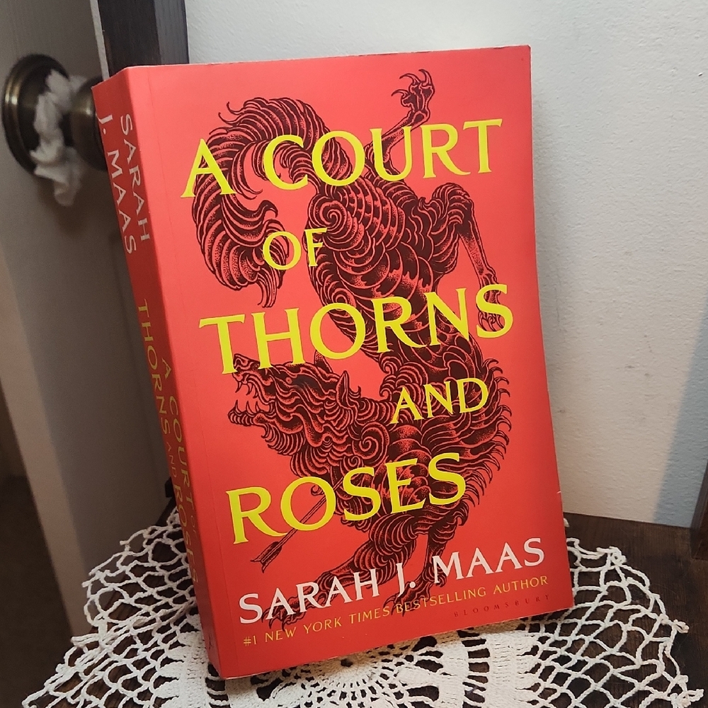 A Court Of Thorns And Roses